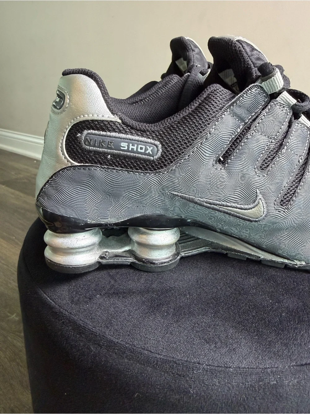 Nike Youth Boys Shox NZ Athletic Sneakers